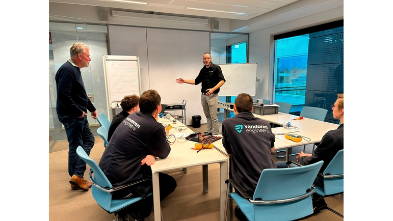Servicesupport neemt de deelnemers mee in de wereld van industriële automatisering en meettechniek