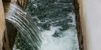 Afvoer van een industriële waterzuiveringsinstallatie