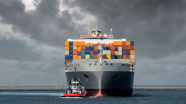 Containerschip met bunkerschip