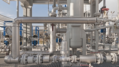 Details van een aardgasverwerkingsinstallatie in een LNG-fabriek