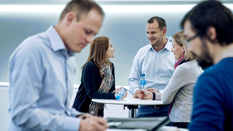 Discussies met deskundigen en uitwisseling van ideeën op een netwerkevenement van Endress+Hauser