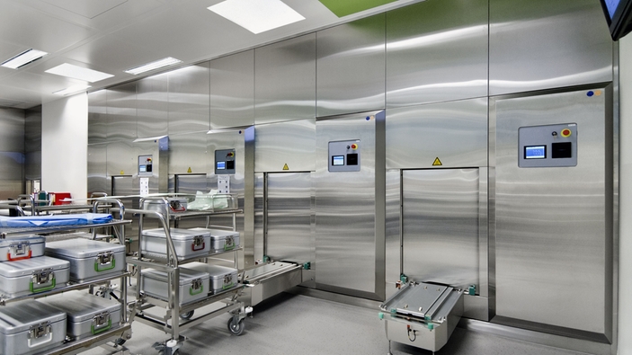 Medische autoclaven steriliseren bij verhoogde temperaturen met verzadigde stoom
