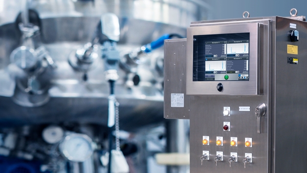 Raman Rxn4-analyzer met behuizing en Rxn-45-sonde in een roestvrijstalen bioreactor