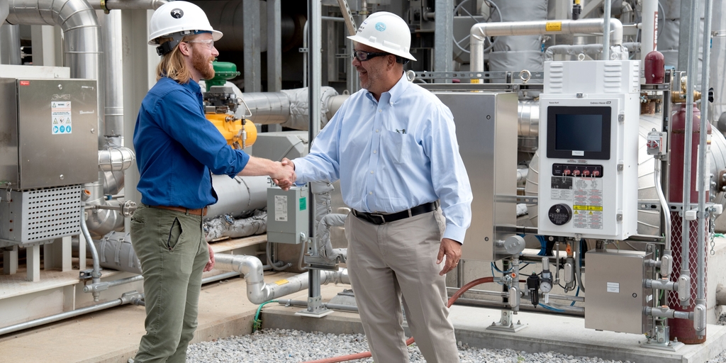 Non-invasive temperature measurement in hydrogen production