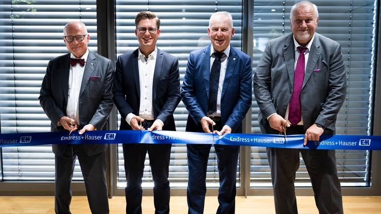 Opening van het nieuwe kantoorgebouw van Liquid Analysis in Gerlingen